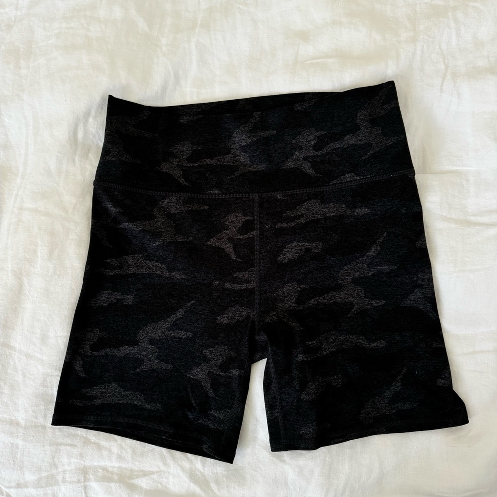 Vuori Clean Elevation Biker Shorts - Black Camouflage- 4 inch